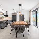 Villa Jollie Zadarvillas Weißenburg