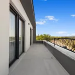 Jollie Zadarvillas
