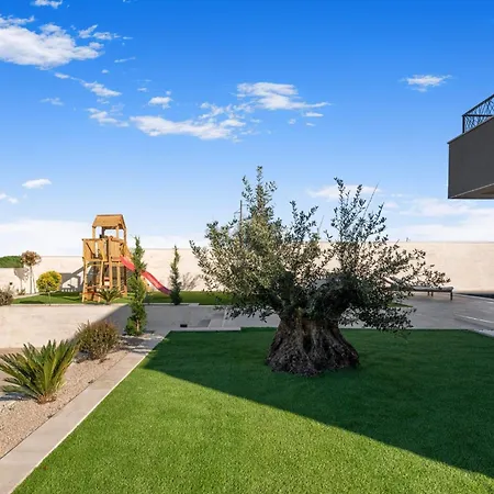 וילה Jollie Zadarvillas