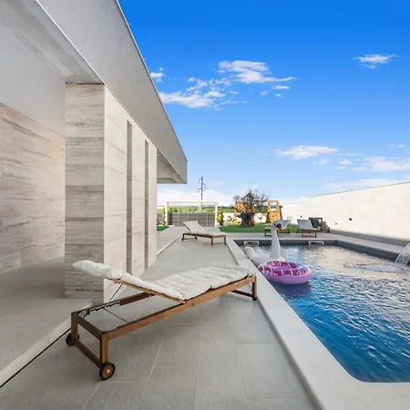 Jollie Zadarvillas ביוגראד נה מורו