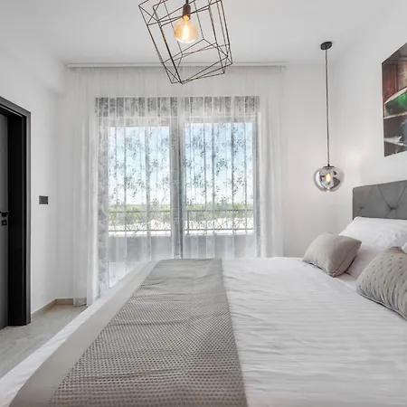 וילה Jollie Zadarvillas