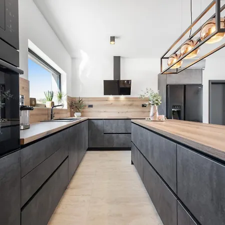וילה Jollie Zadarvillas
