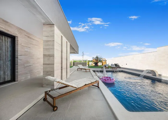Jollie Zadarvillas Биоград-на-Мору
