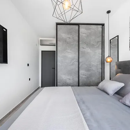 Jollie Zadarvillas *