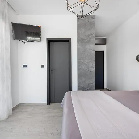 Jollie Zadarvillas