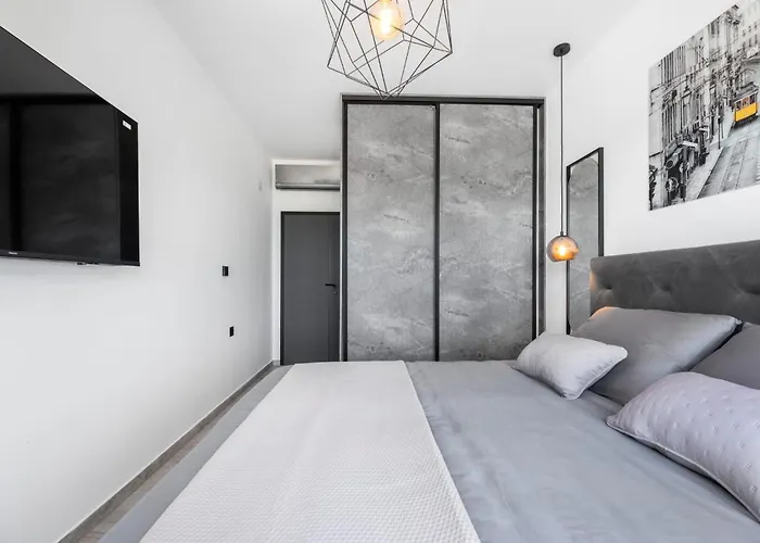 Jollie Zadarvillas *